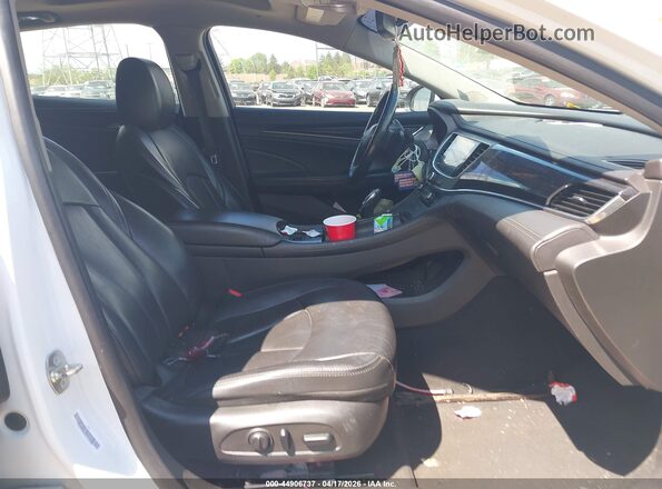 1G4ZP5SS4JU144302 2018 BUICK LACROSSE Белый Вид салона спереди