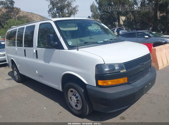 1GAZGLFP5N1186525 2022 CHEVROLET EXPRESS Белый Передняя правая четверть