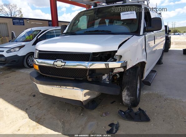 1GAZGPFP4K1145998 2019 CHEVROLET EXPRESS White Widok z przodu