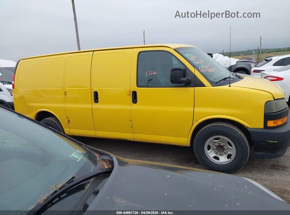 1GCWGAFG4J1322118 2018 CHEVROLET EXPRESS Yellow Widok wnętrza 360 stopni