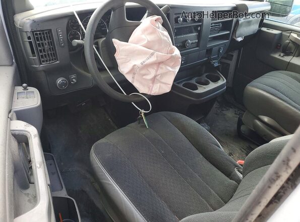 1GCWGAFP9S1195285 2025 CHEVROLET EXPRESS Белый Вид панели приборов