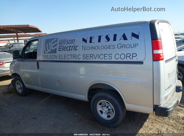 1GCWGAFPXM1201307 2021 CHEVROLET EXPRESS Silver Widok wnętrza 360 stopni
