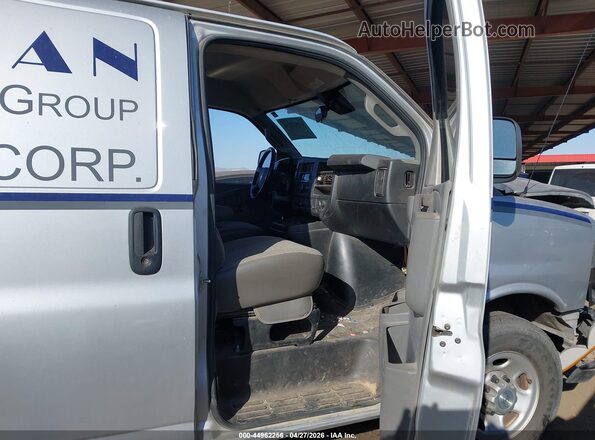1GCWGAFPXM1201307 2021 CHEVROLET EXPRESS Silver Widok wnętrza z przodu