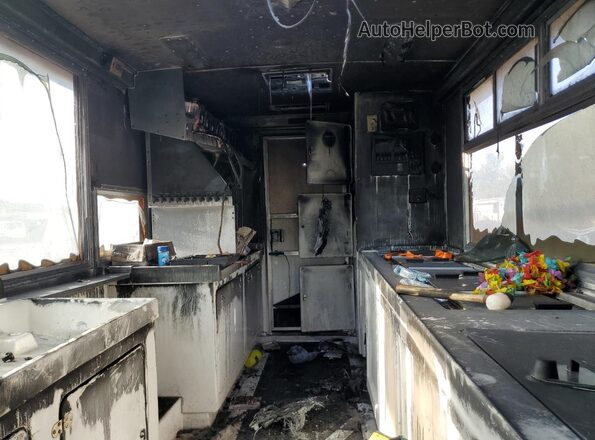1GD07RFPXN1164082 2022 GMC SAVANA Burn Widok tylnych siedzeń