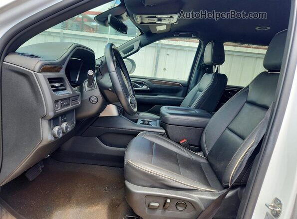 1GNSCFKD1PR365772 2023 CHEVROLET SUBURBAN Белый Вид салона спереди