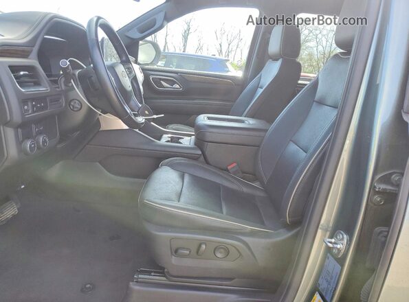 1GNSCFKD5PR478236 2023 CHEVROLET SUBURBAN Зеленый Вид салона спереди