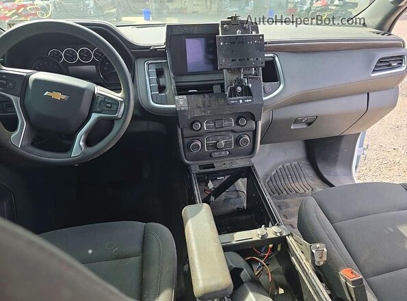 1GNSKLED8NR304848 2022 CHEVROLET TAHOE White Սալոնի դիմացի տեսք
