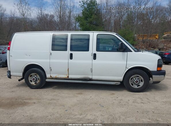 1GTW7AFF0H1908641 2017 GMC SAVANA 2500 White Vista interior trasera