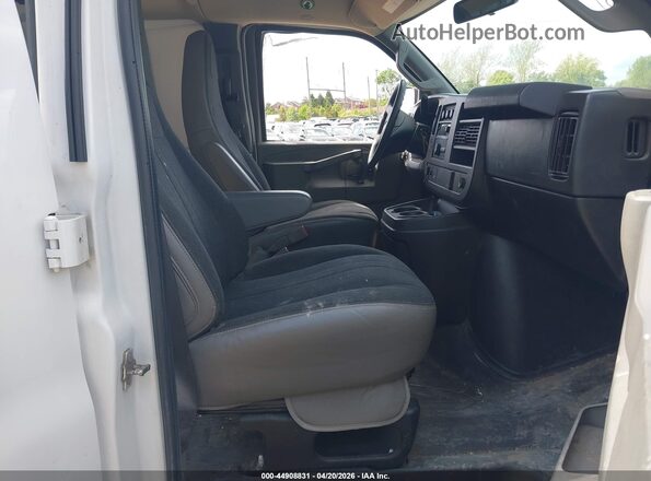 1GTW7AFP3M1203156 2021 GMC SAVANA CARGO White წინა სალონის ხედი