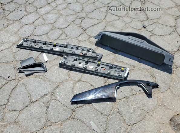 1GYKPDRS7LZ166350 2020 CADILLAC OTHER White VIN კოდის სტიკერის ხედი