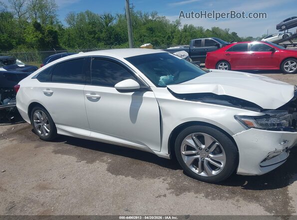 1HGCV1F15JA201054 2018 HONDA ACCORD Белый Вид задней части салона