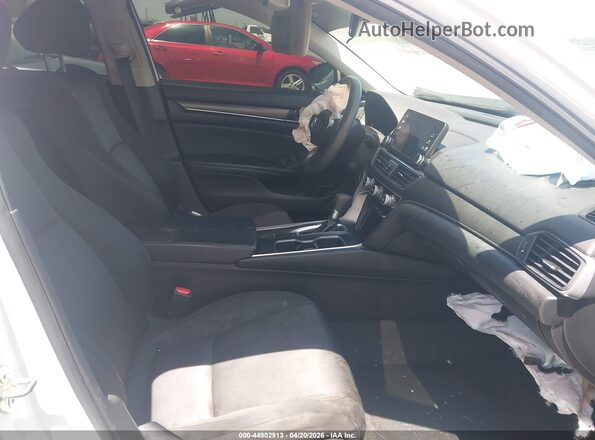 1HGCV1F15JA201054 2018 HONDA ACCORD Белый Вид салона спереди