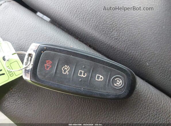 1LNHL9DK8GG600305 2016 LINCOLN MKS Красный Вид панели приборов