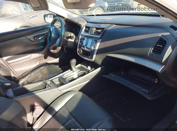 1N4AL3AP0GN312072 2016 NISSAN ALTIMA Silver Front interior view