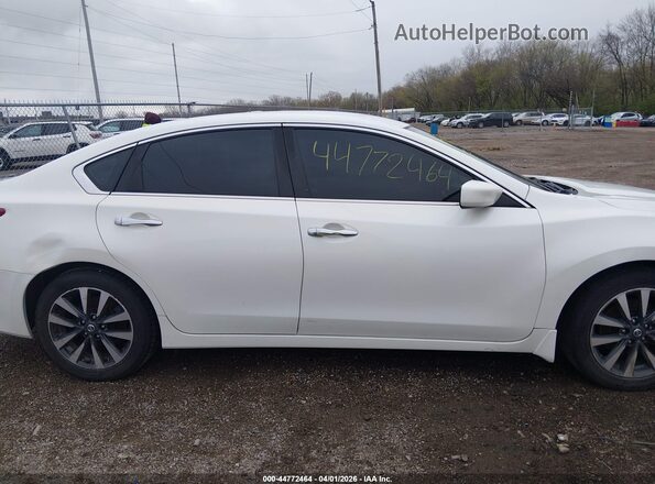 1N4AL3AP1HC256155 2017 NISSAN ALTIMA White Vista interior trasera