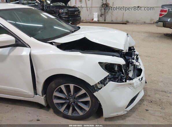 1N4AL3AP7HC264261 2017 NISSAN ALTIMA White Widok wnętrza z tyłu