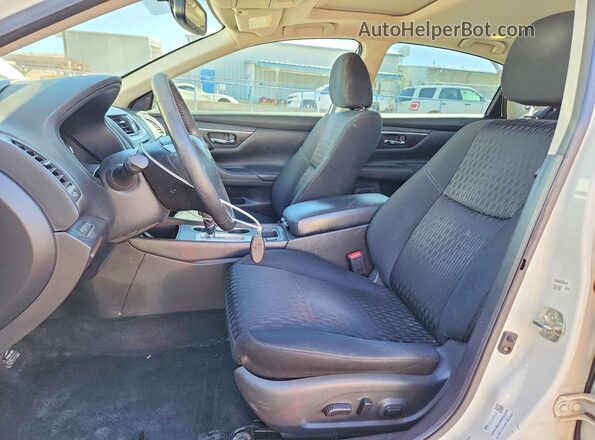 1N4AL3AP7HC276331 2017 NISSAN ALTIMA White Вид салону спереду