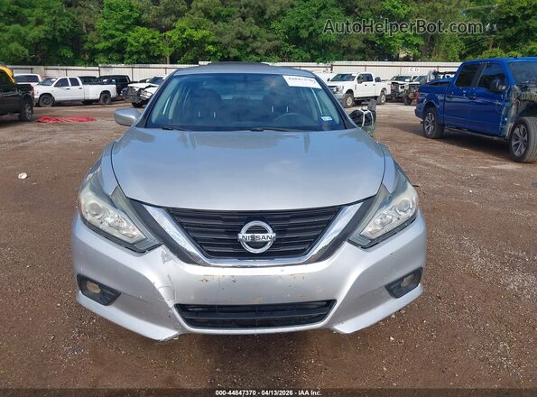 1N4AL3AP8HC180689 2017 NISSAN ALTIMA Silver Widok z przodu