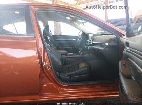 1N4BL4CV6NN349565 2022 NISSAN ALTIMA Orange Widok wnętrza z przodu