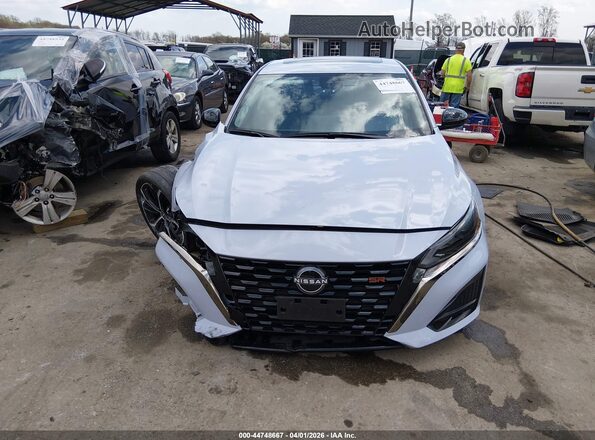 1N4BL4CW2SN355657 2025 NISSAN ALTIMA White Widok wnętrza z tyłu