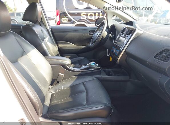 1N4BZ0CP7GC309633 2016 NISSAN LEAF White Widok wnętrza z przodu