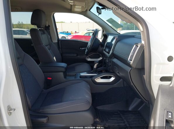 1N6ED1EJ6SN631663 2025 NISSAN FRONTIER White Widok wnętrza z przodu