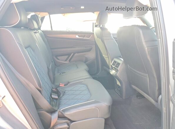 1V2FE2CA3RC239662 2024 VOLKSWAGEN ATLAS Silver Vista de los asientos traseros