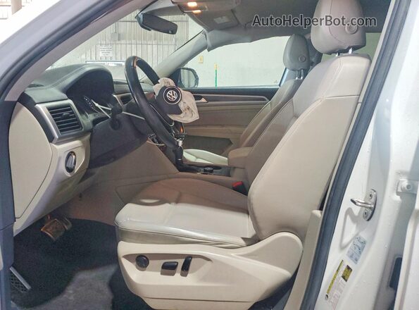 1V2PR2CA3JC524519 2018 VOLKSWAGEN ATLAS Белый Вид салона спереди