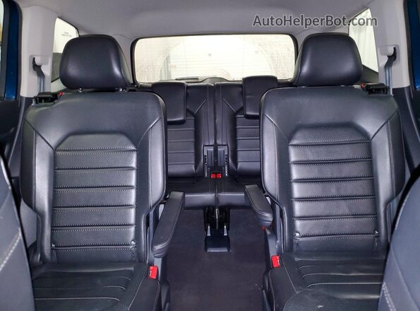 1V2RR2CA7JC574669 2018 VOLKSWAGEN ATLAS Blue Widok tylnych siedzeń