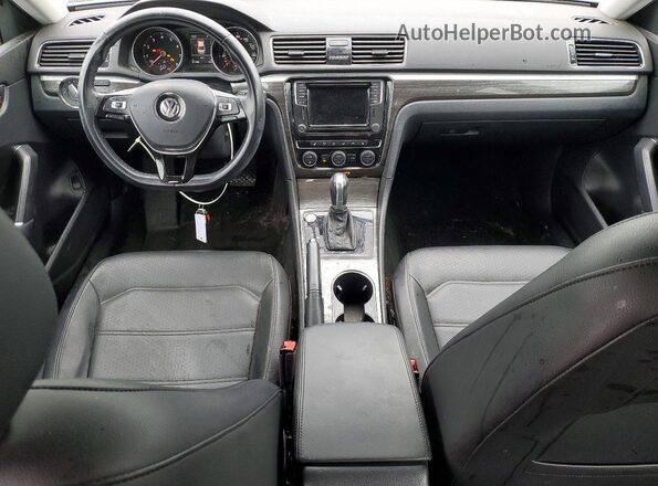1VWBA7A30JC048666 2018 VOLKSWAGEN PASSAT White Widok deski rozdzielczej
