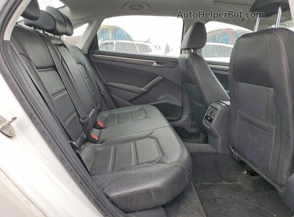 1VWBA7A30JC048666 2018 VOLKSWAGEN PASSAT White Widok tylnych siedzeń