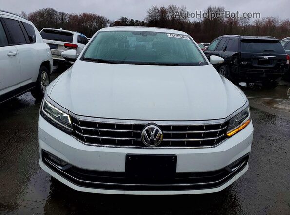 1VWBA7A30JC048666 2018 VOLKSWAGEN PASSAT White Widok z przodu