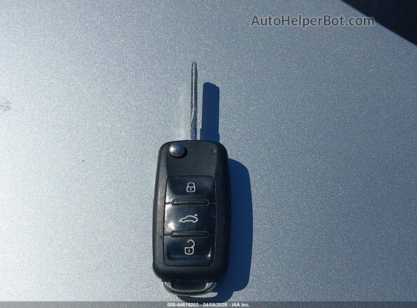1VWDT7A35HC069218 2017 VOLKSWAGEN PASSAT Серебряный Вид панели приборов