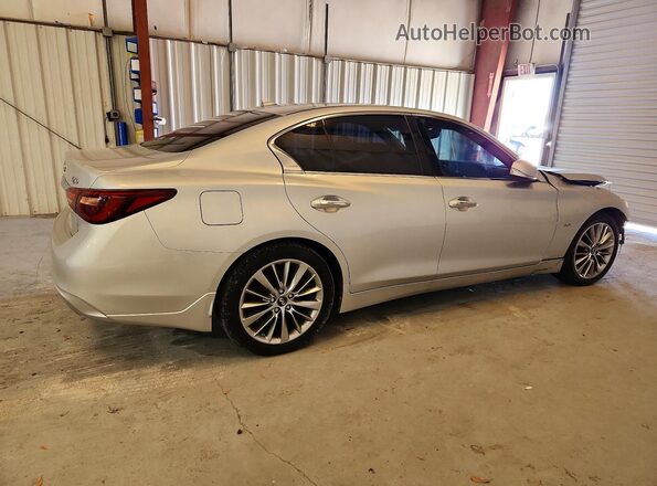 JN1EV7AR1JM612220 2018 INFINITI Q50 Серебряный Передняя правая четверть
