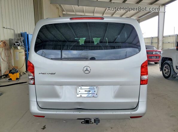 WD4PG2EE0G3096964 2016 MERCEDES-BENZ METRIS Silver Front interior view