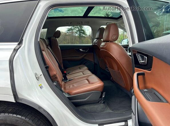 WA1LAAF78JD045051 2018 AUDI Q7 White Widok tylnych siedzeń