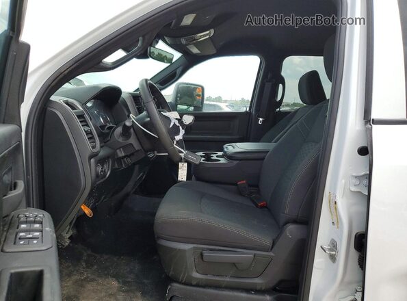 3C63R5CL1TG163690 2026 RAM 2500 Белый Вид панели приборов