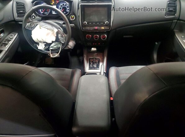 JA4ARUAU0RU023765 2024 MITSUBISHI OUTLANDER Black Widok zestawu wskaźników