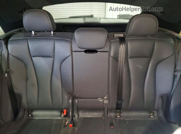 WA1EVAF10MD021050 2021 AUDI Q8 Silver Widok wnętrza z tyłu
