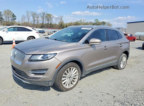 5LMCJ1C93KUL17267 2019 LINCOLN MKC Бежевый Передняя левая четверть