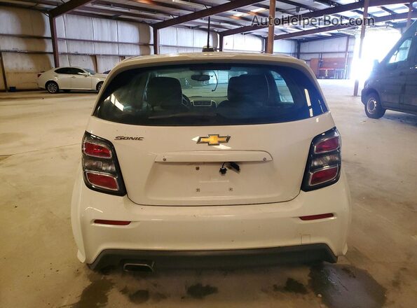 1G1JG6SB1L4106397 2020 CHEVROLET SONIC Белый Вид салона спереди