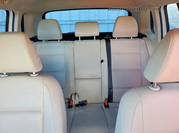WVGAV7AX3GW596363 2016 VOLKSWAGEN TIGUAN White Widok wnętrza z tyłu