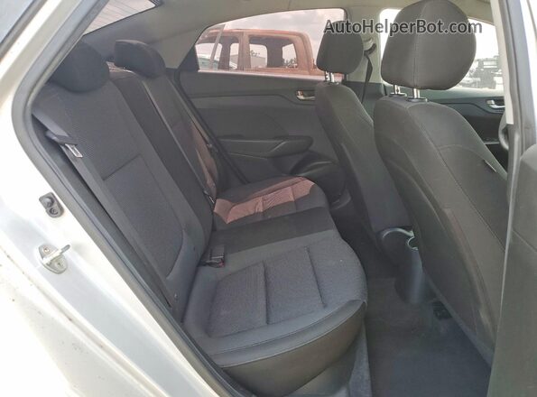 3KPC24A34JE018470 2018 HYUNDAI ACCENT Серебряный Вид задней части салона