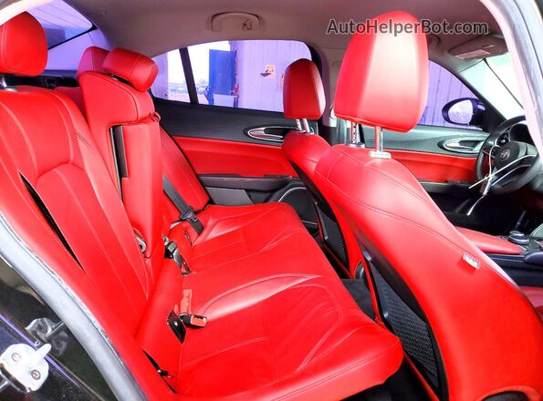 ZARFAEBN1J7593122 2018 ALFA ROMEO GIULIA Черный Вид задней части салона