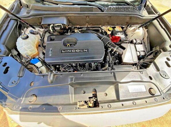 2LMPJ6L92KBL50613 2019 LINCOLN NAUTILUS Белый Вид панели приборов