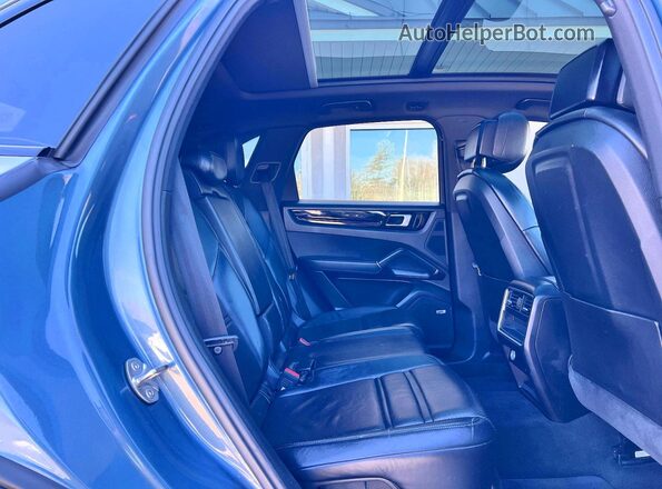 WP1AA2AY9KDA01367 2019 PORSCHE CAYENNE Blue Widok z tyłu
