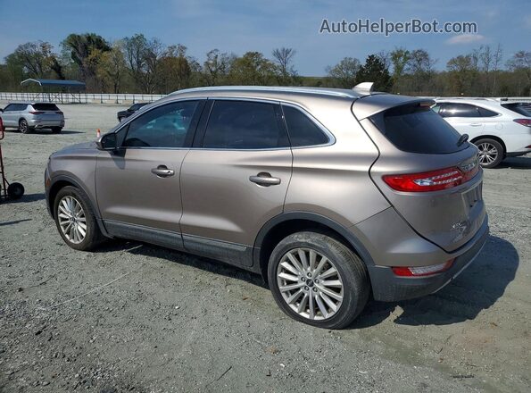 5LMCJ1C93KUL17267 2019 LINCOLN MKC Бежевый Задняя правая четверть