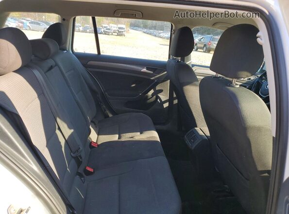 3VW717AU3JM768198 2018 VOLKSWAGEN GOLF Белый Вид задних сидений
