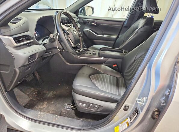 5TDKDRBH4SS577635 2025 TOYOTA HIGHLANDER Серебряный Вид салона спереди