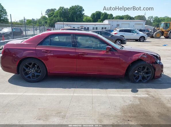 2C3CCABG0MH634287 2021 CHRYSLER 300 Бордовый Вид задней части салона